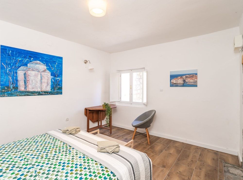 Apartment (One Bedroom Ranch House)