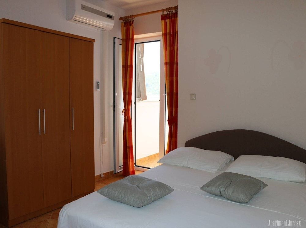 Studio (Studio Apartment with Balcony and Sid)