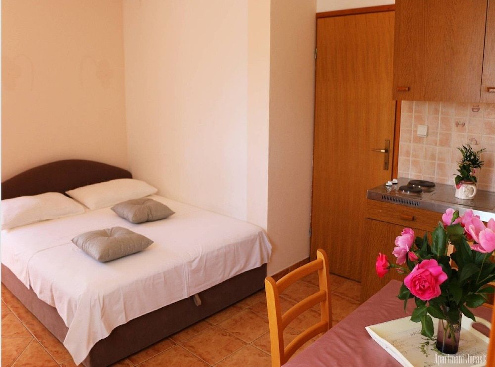 Studio (Studio Apartment with Balcony and Sid)