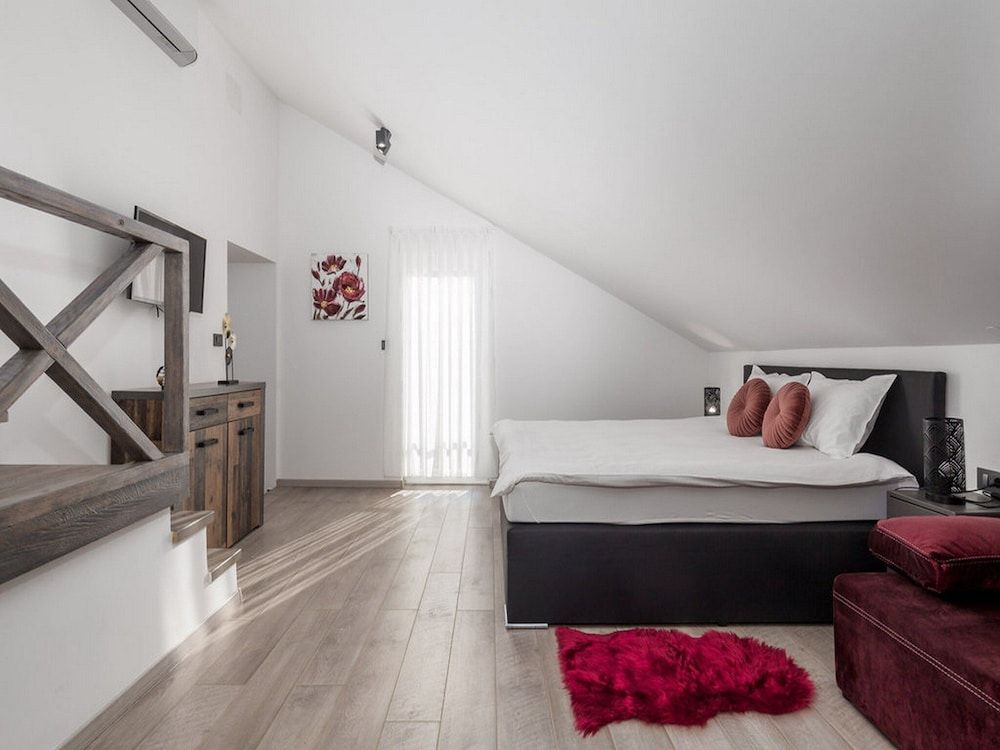 Villa (Four Bedroom Villa with Swimming Pool)
