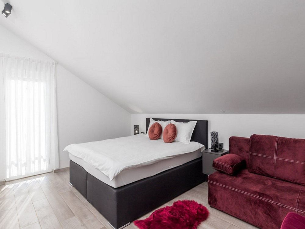 Villa (Four Bedroom Villa with Swimming Pool)