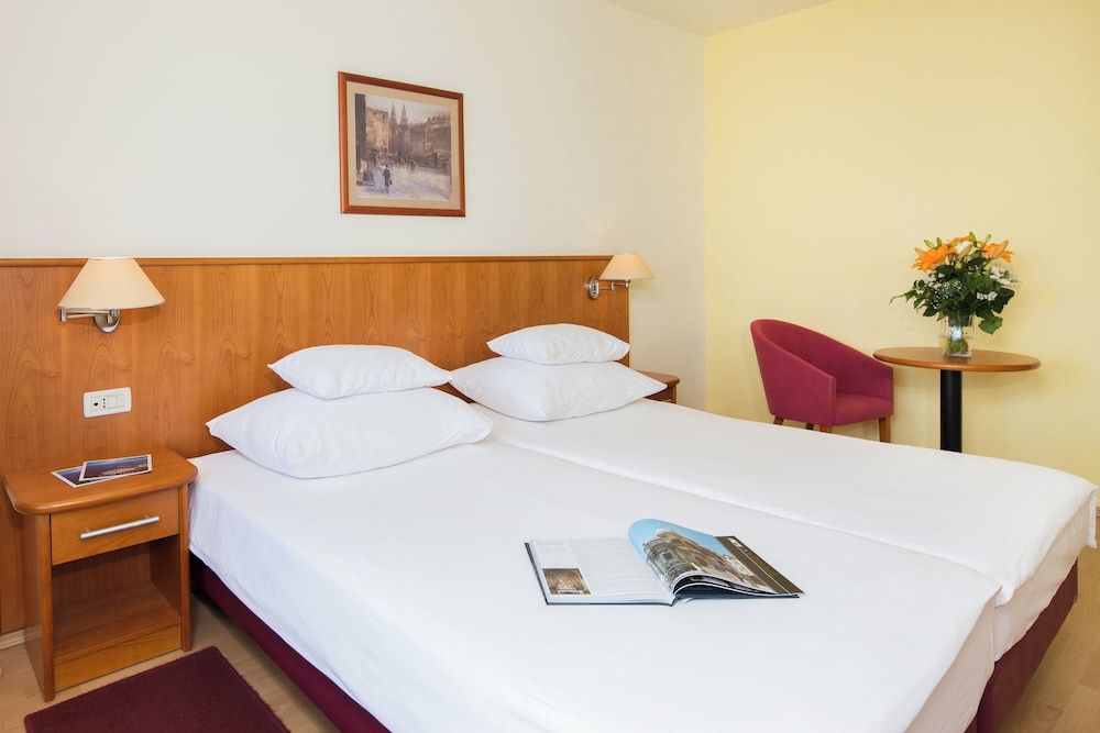 Comfort Double or Twin Room, Balcony, Partial Sea View