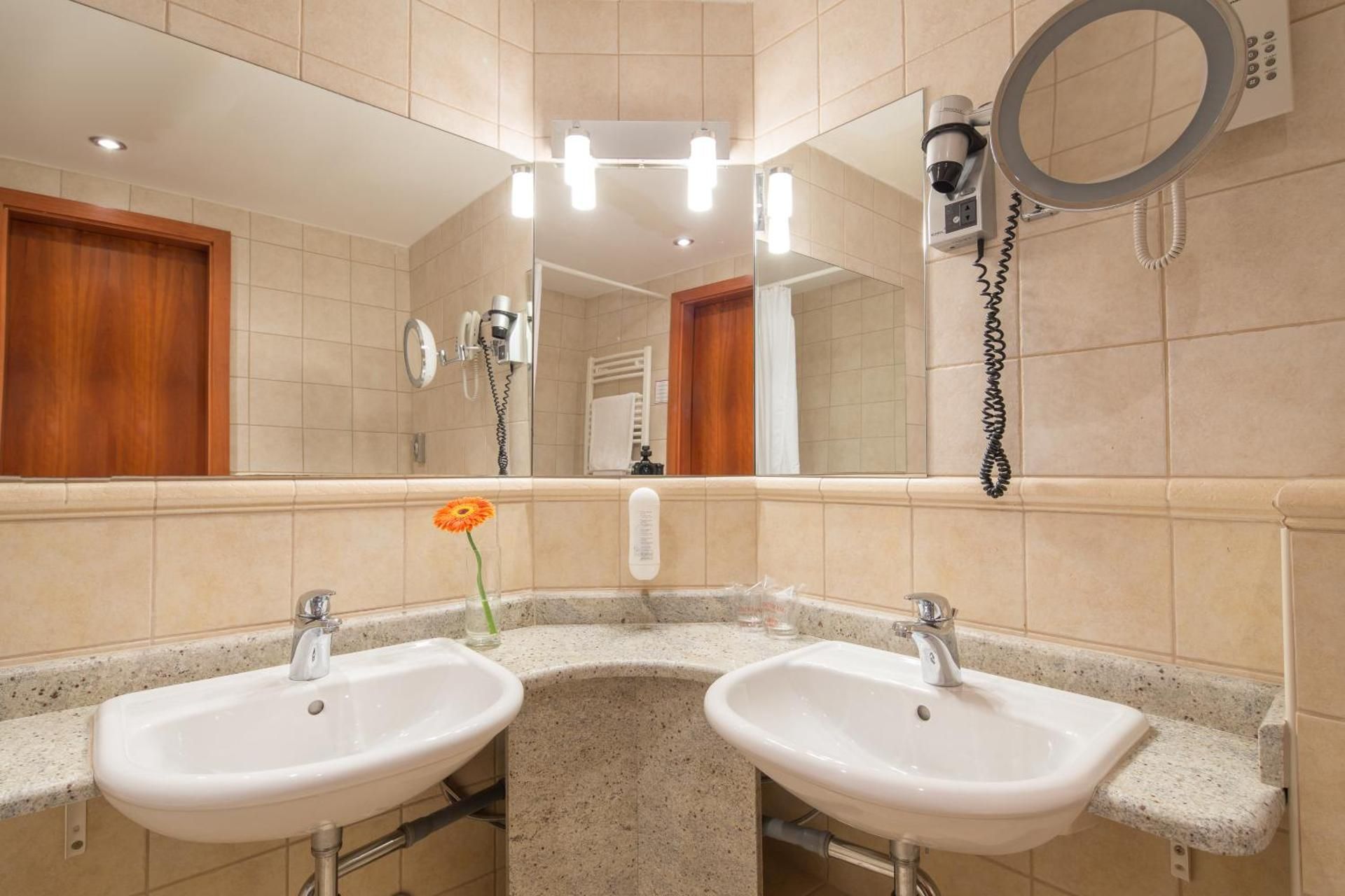 Premium Club Family Suite with Sea View and Balcony 