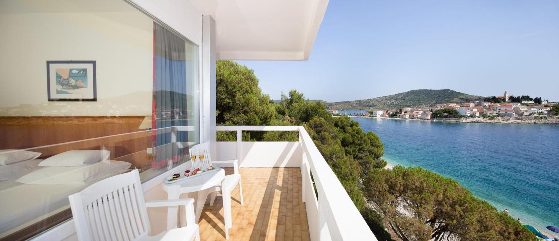 Comfort Family Room with Sea View and Balcony