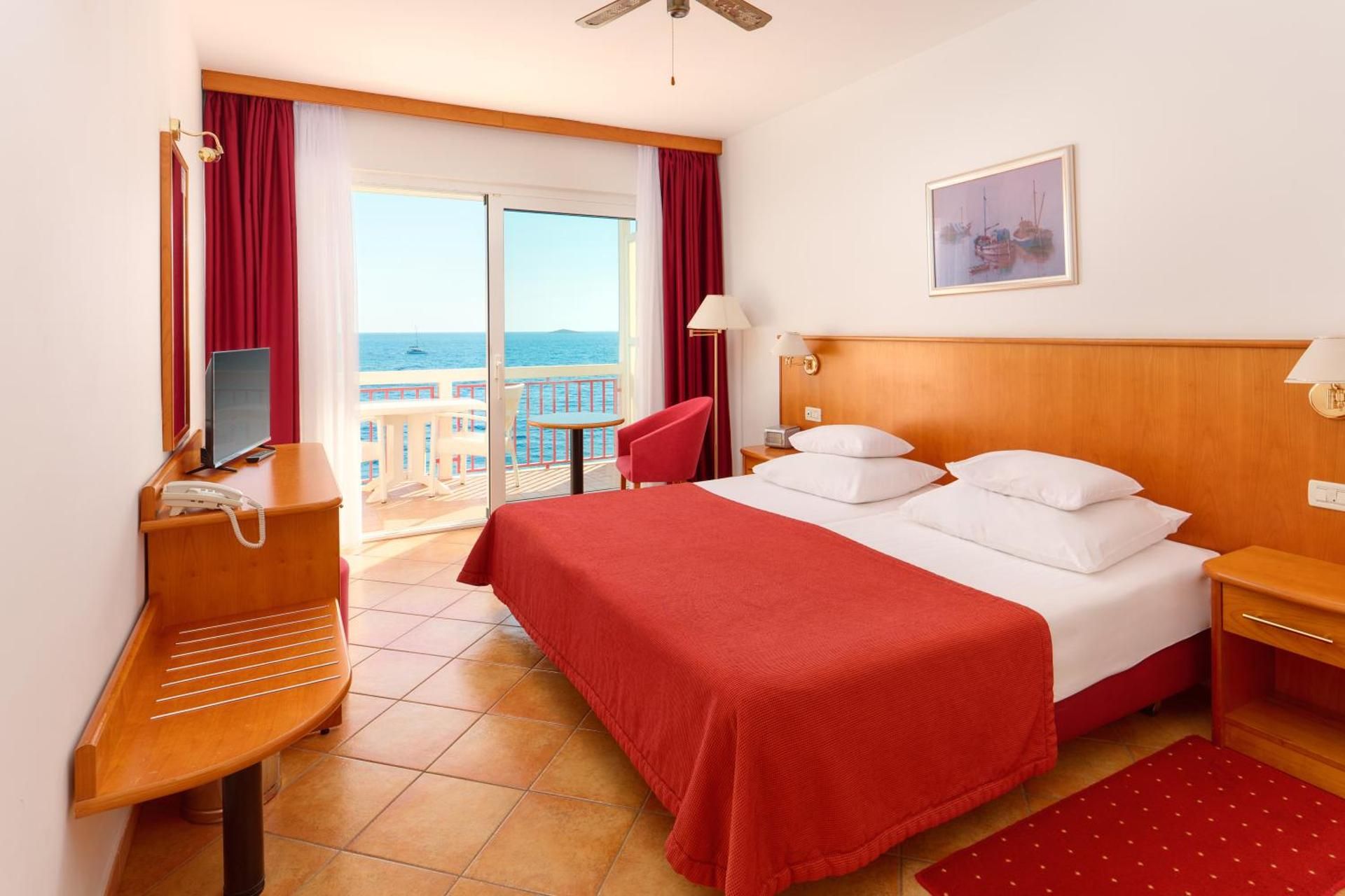 Premium Club Room with Sea View and Balcony