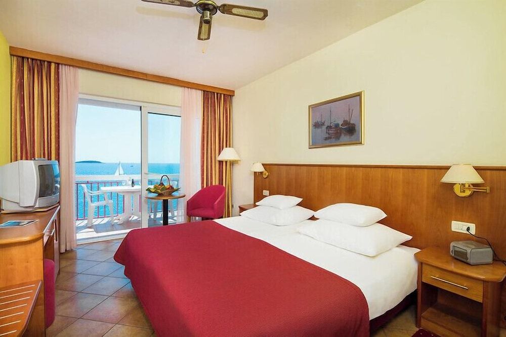 Premium Club room with Balcony, Sea View