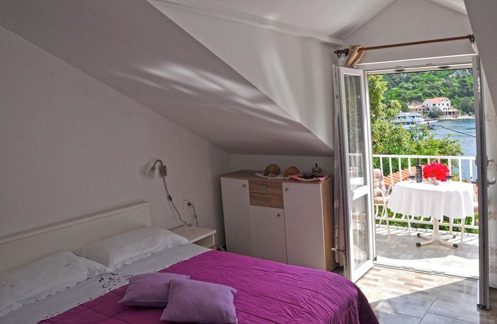 Studio (Studio Apartment with Balcony and Sea)