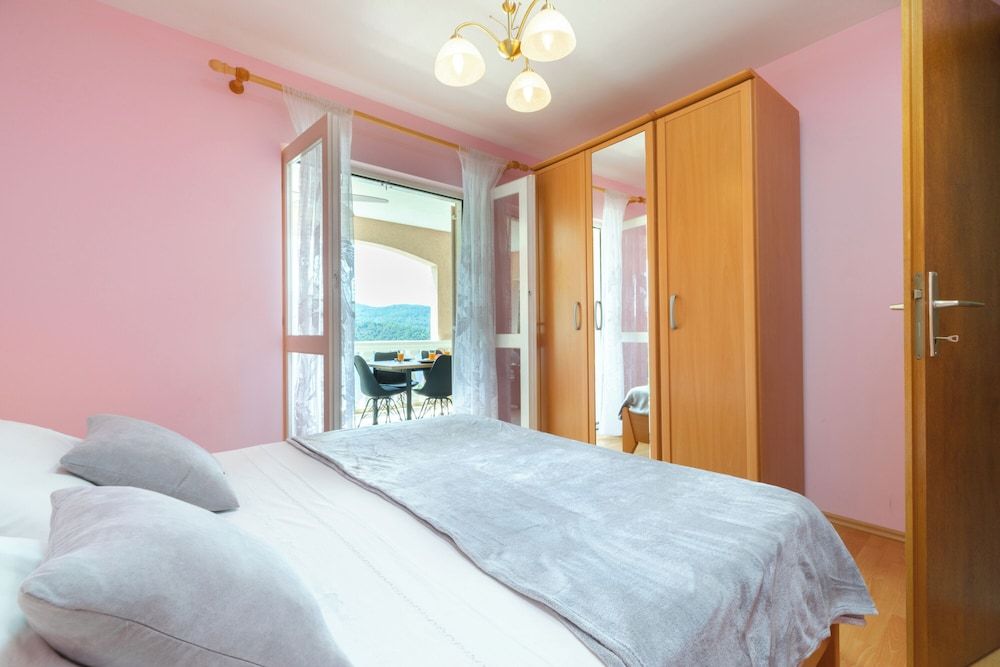 House (Two Bedroom Apartment with Terrace an)
