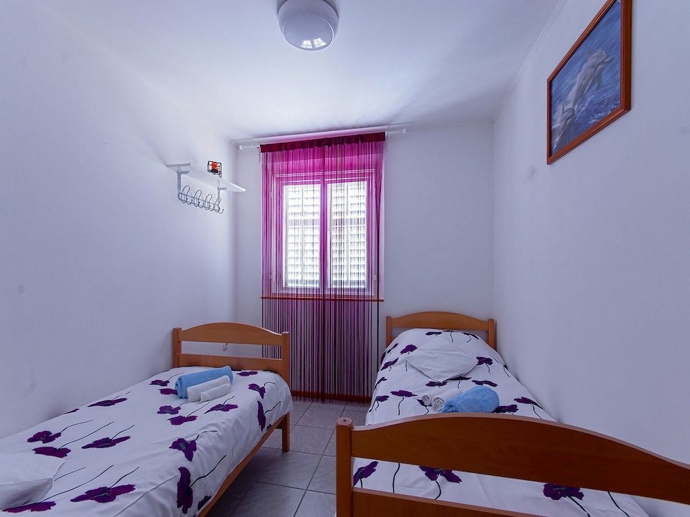 House (Three Bedroom Holiday Home with Terra)