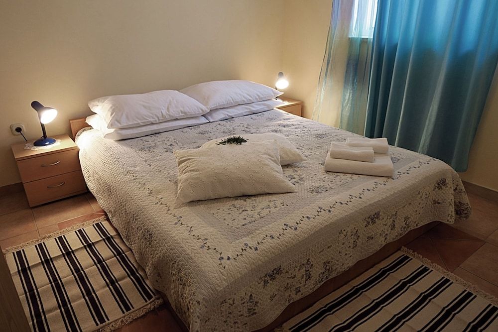 Apartments Vera Apartment (Comfort One-Bedroom Apartment with Te) 2