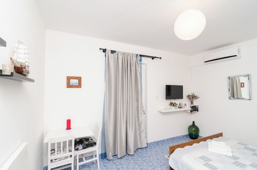 Apartments Vera Apartment (One-Bedroom Apartment with Terrace an) 8