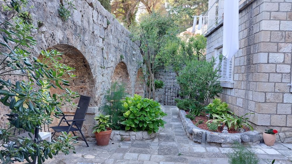 Classic Apartment, Garden Area