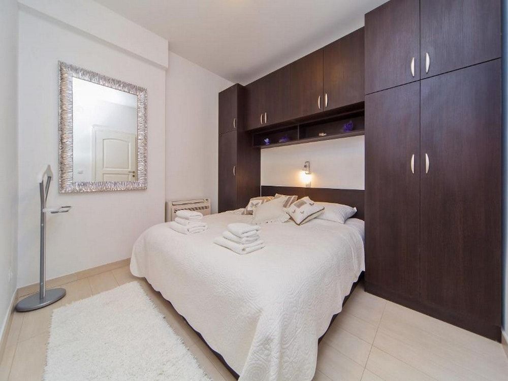 Apartment (One Bedroom Apartment)