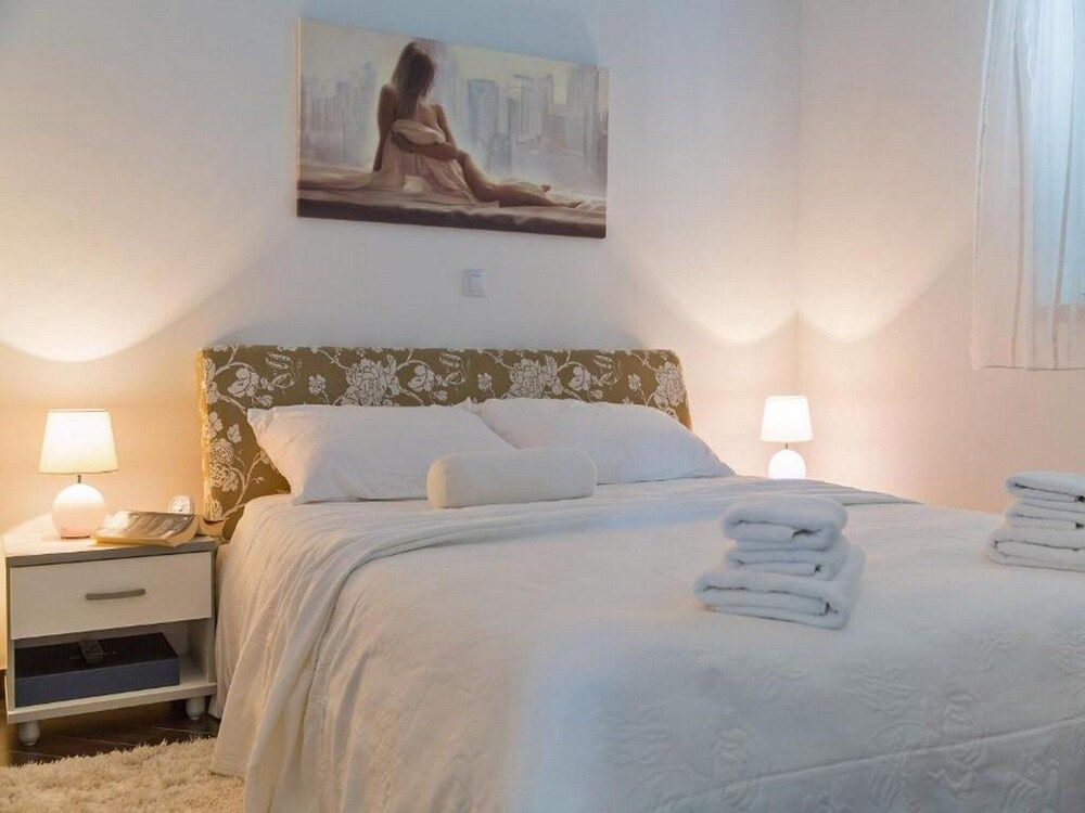 Apartment (One Bedroom Apartment with Terrace)