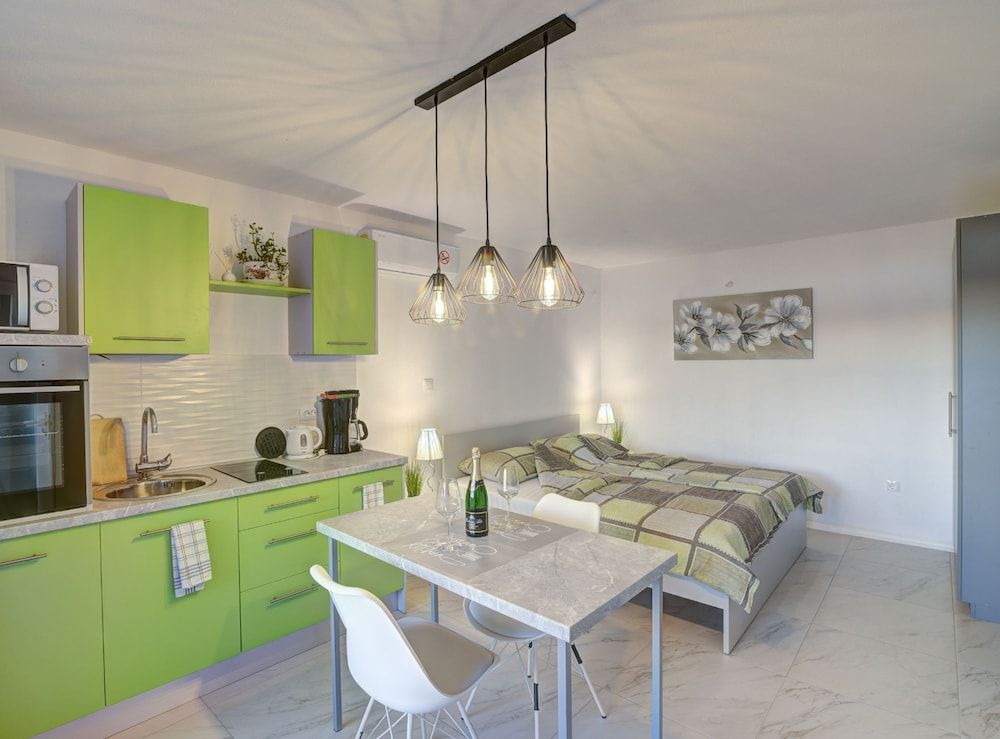 Studio (Apartments Luka & Leona - Studio Apar)