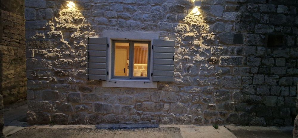 VIU2 Castle
