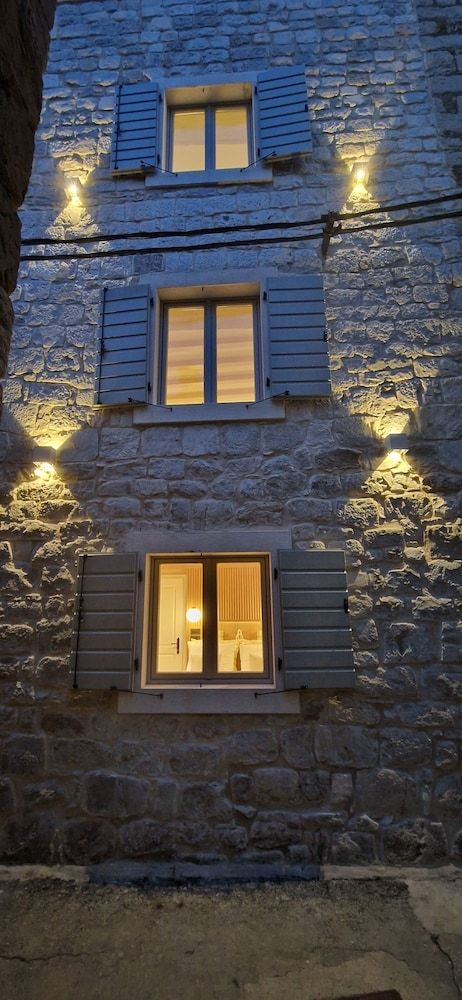 VIU2 Castle