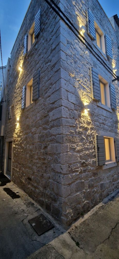 VIU2 Castle