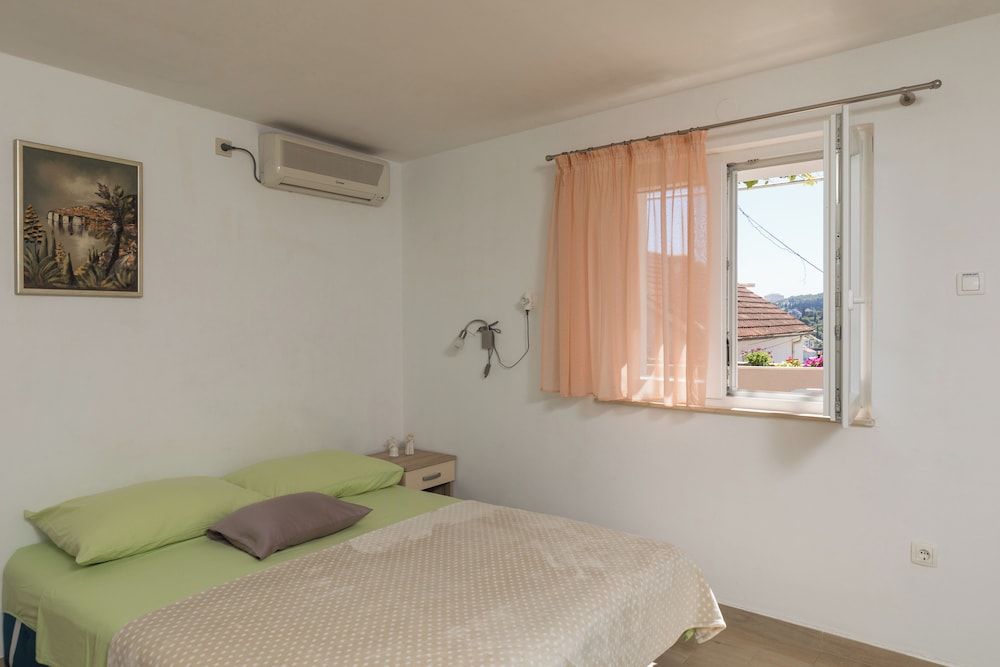 Studio (Studio Apartment with Terrace and Sea)