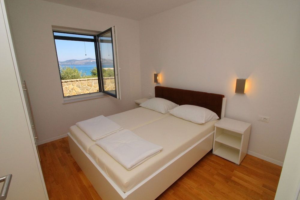 Apartment (Two Bedroom Apartment with Terrace an)