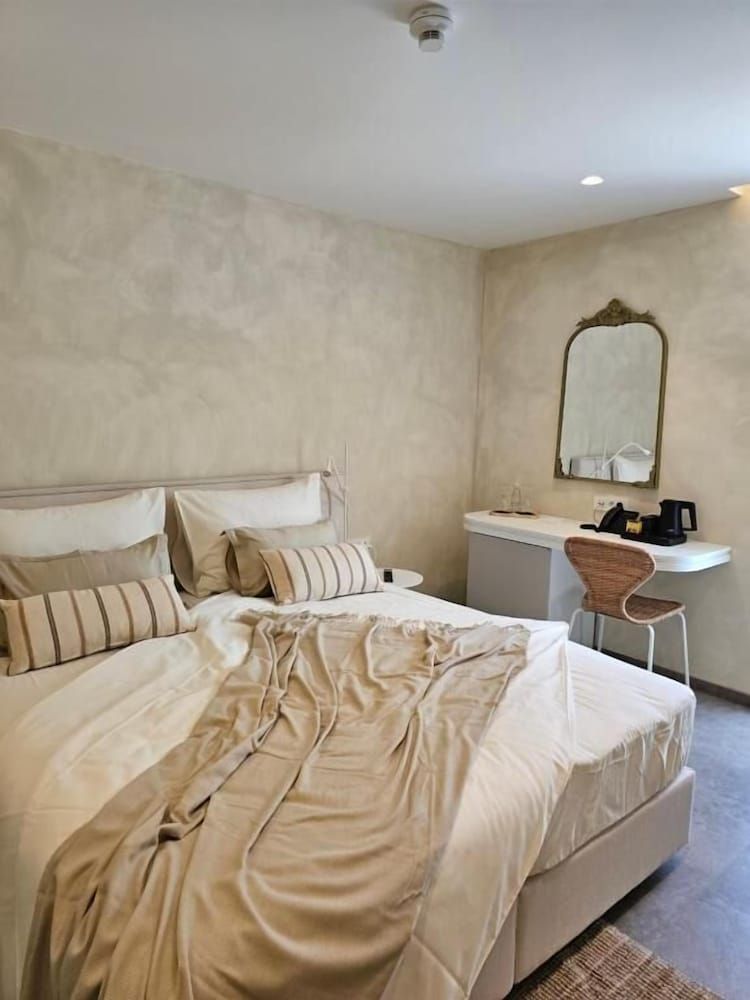 Hotel Aria Twin Room, Mountain View