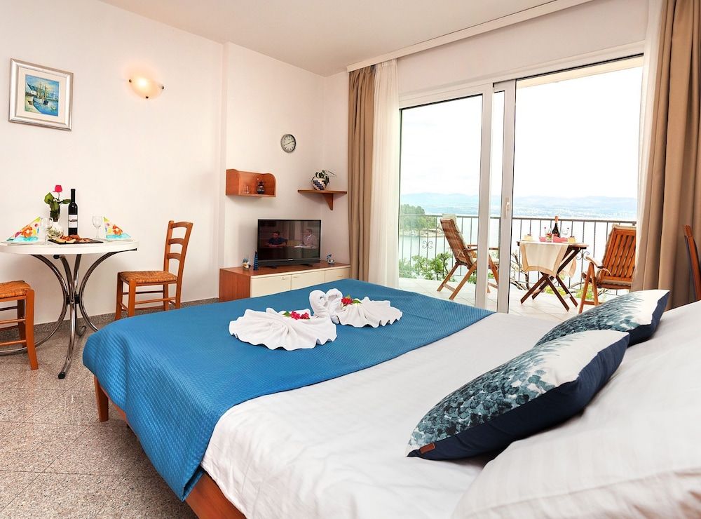 Studio (Studio with Balcony and Sea View)