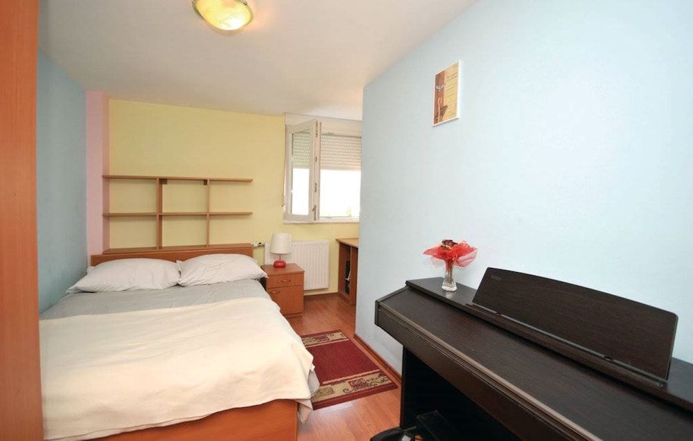 Apartment (Five Bedroom Apartment With Pool)