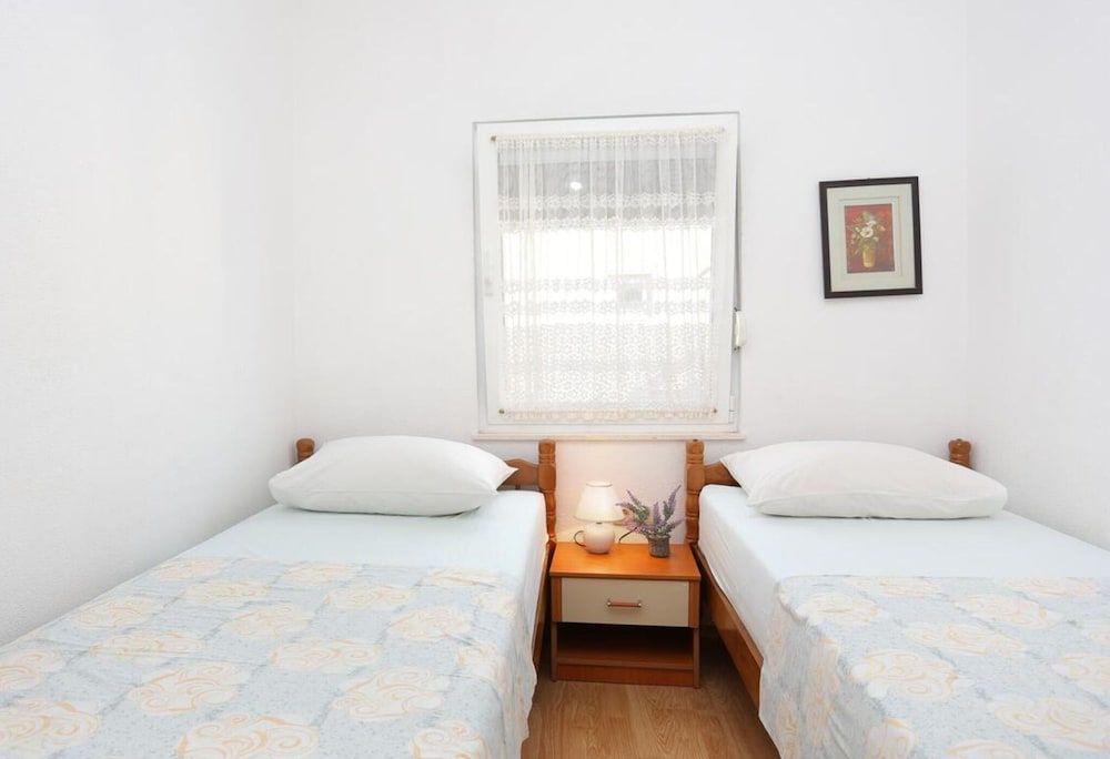 House (Six Bedroom Holiday Home)