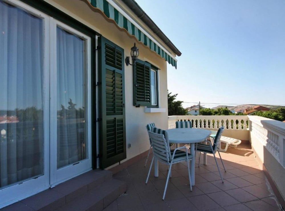 Apartment (One Bedroom Apartment with Terrace an)