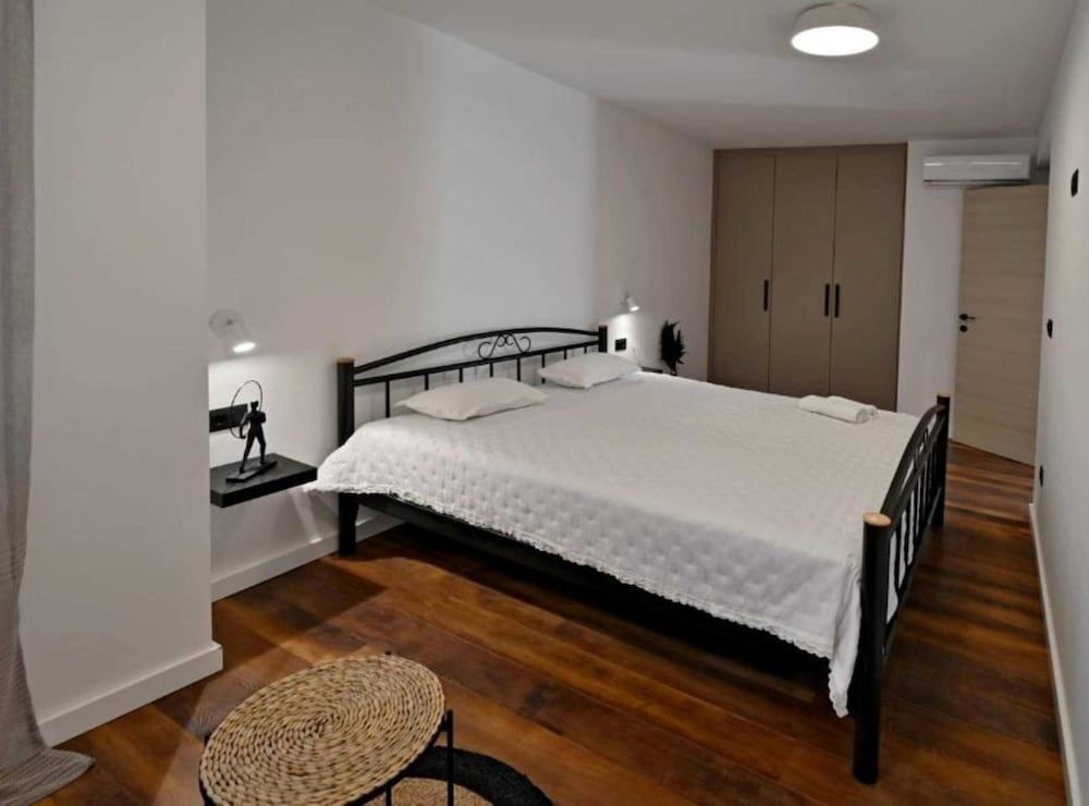 Apartment (One Bedroom Apartment with Terrace)