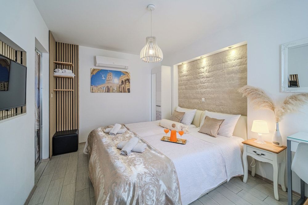 Central Split Rooms and apartment Paese Double Room, Private Bathroom 3