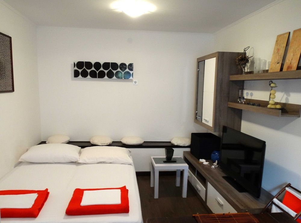 Apartment (One Bedroom Apartment with Terrace)