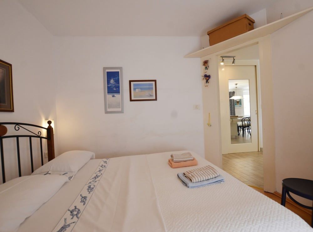 Apartment (One Bedroom Apartment)