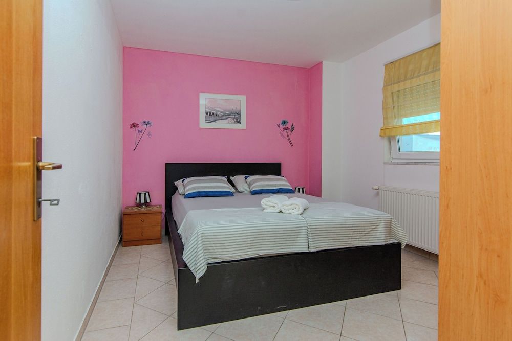 Classic Apartment, Partial Sea View