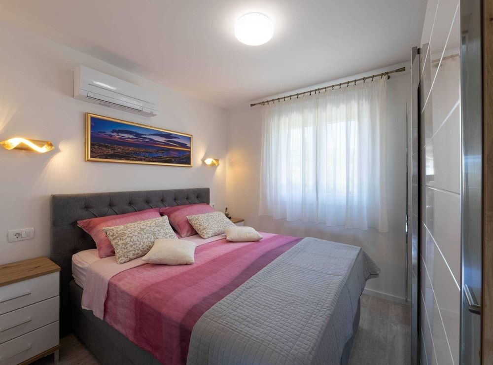 Apartment (One Bedroom Apartment with Terrace)