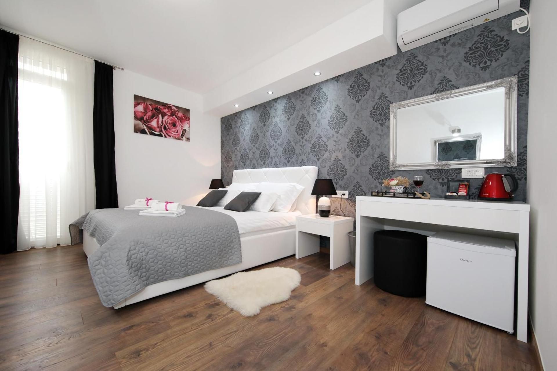 Deluxe Double Room with Shower