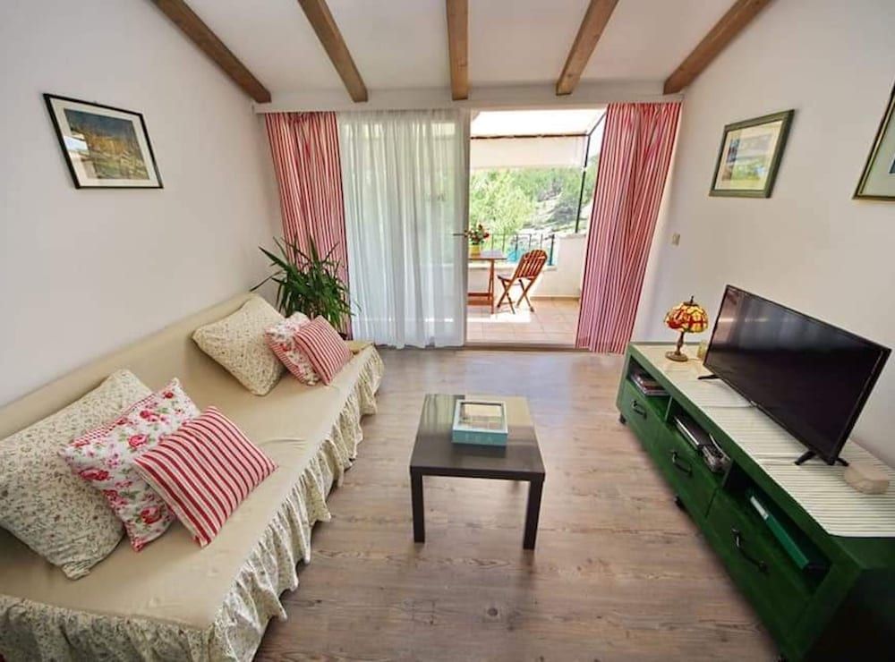 Apartment (One Bedroom Apartment with Balcony)
