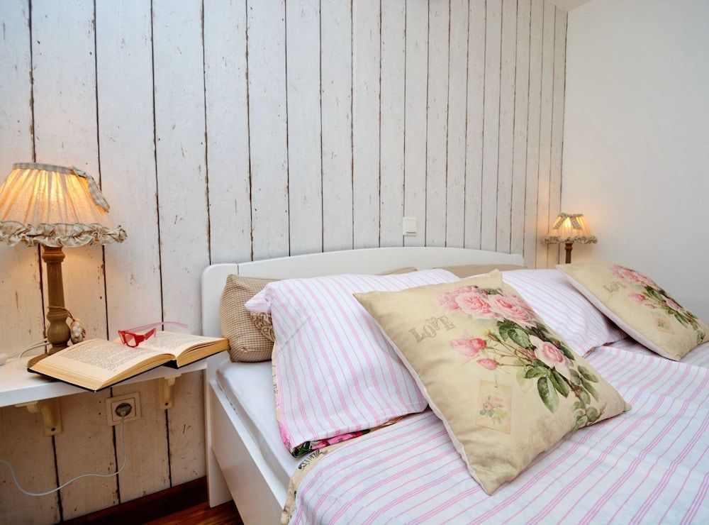Apartment (One Bedroom Apartment with Terrace)