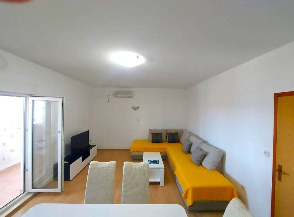 Apartment (Two Bedroom Apartment with Terrace)