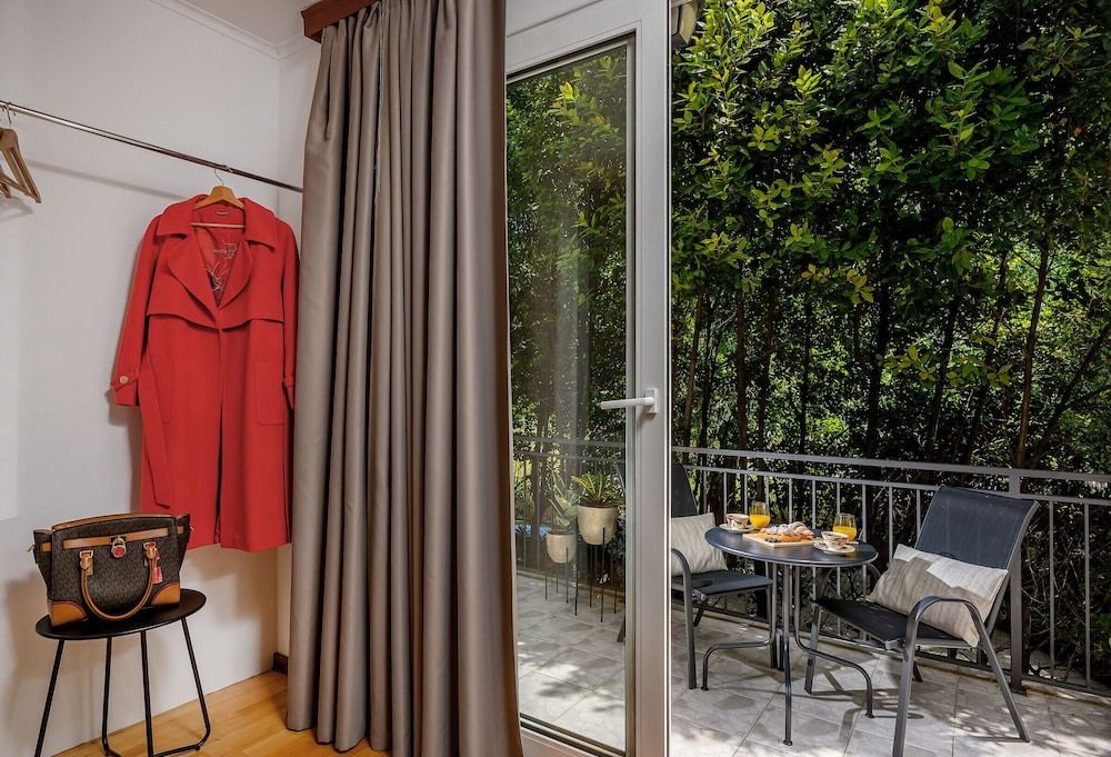 Yellow house with private parking Standard Triple Room 8