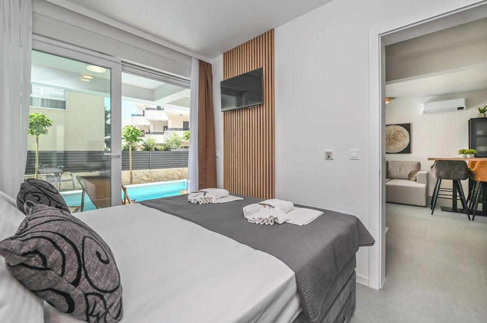 Luxury Apartment, 3 Bedrooms, Private Pool