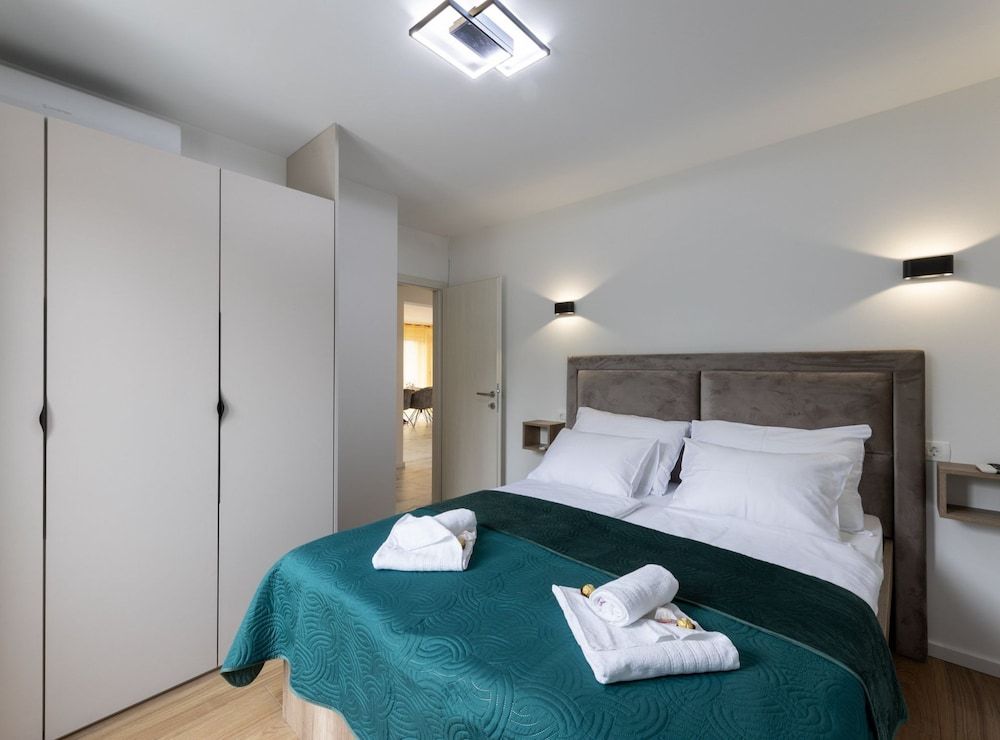 Apartment (Three Bedroom Apartment with Hot Tub)