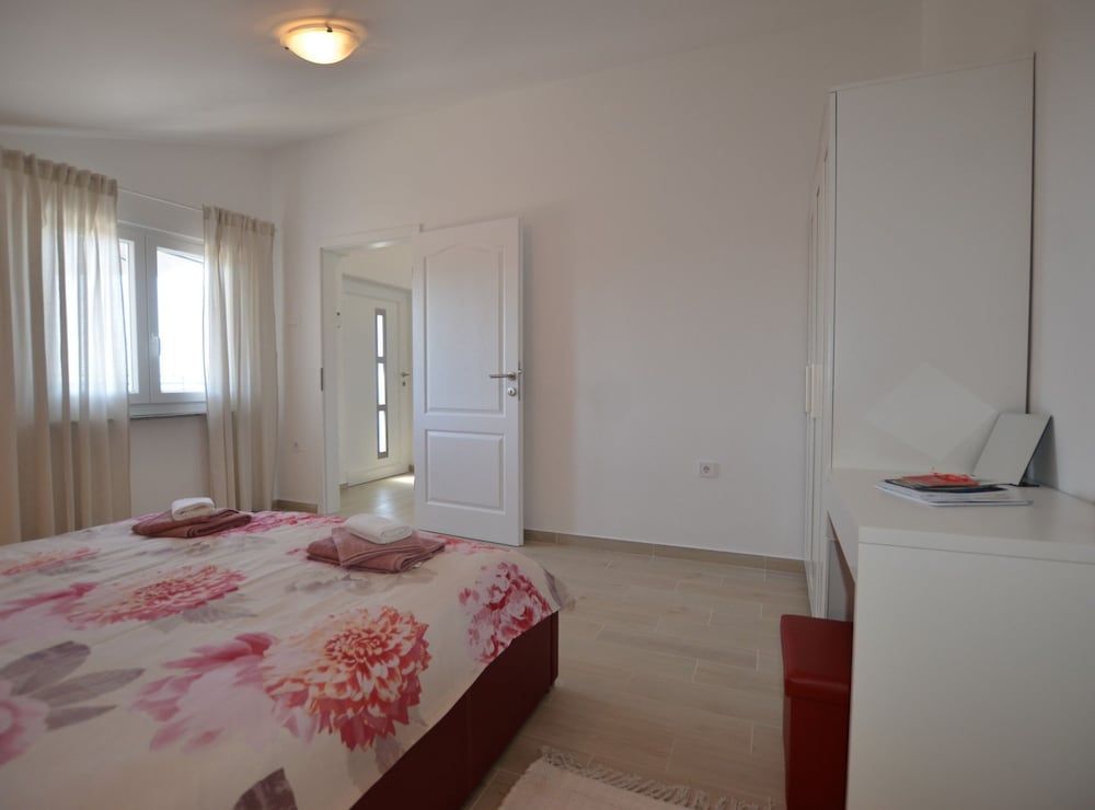 Apartment (One Bedroom Apartment with Sea View)