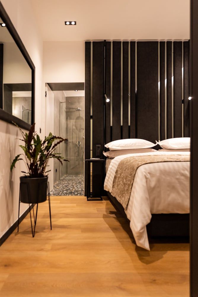 City Premium Heritage Hotel Luxury Double Room 3