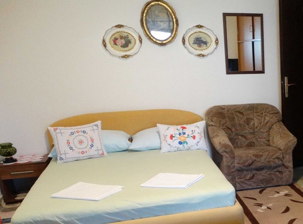 Studio (Studio Apartment with Terrace)