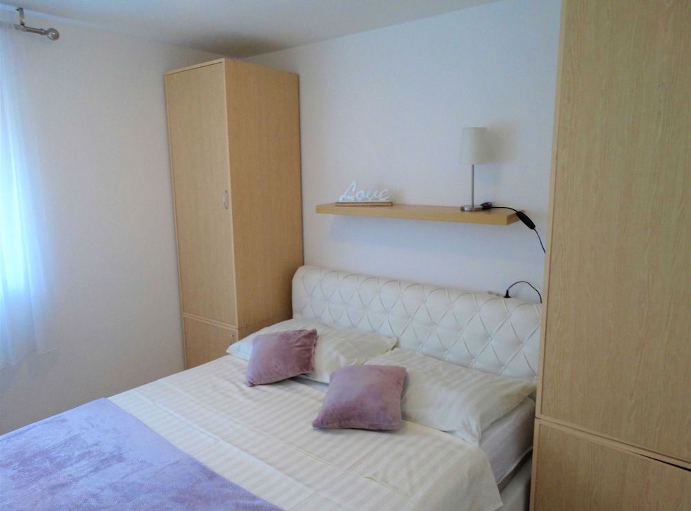 Apartment (Two Bedroom Apartment with Balcony an)