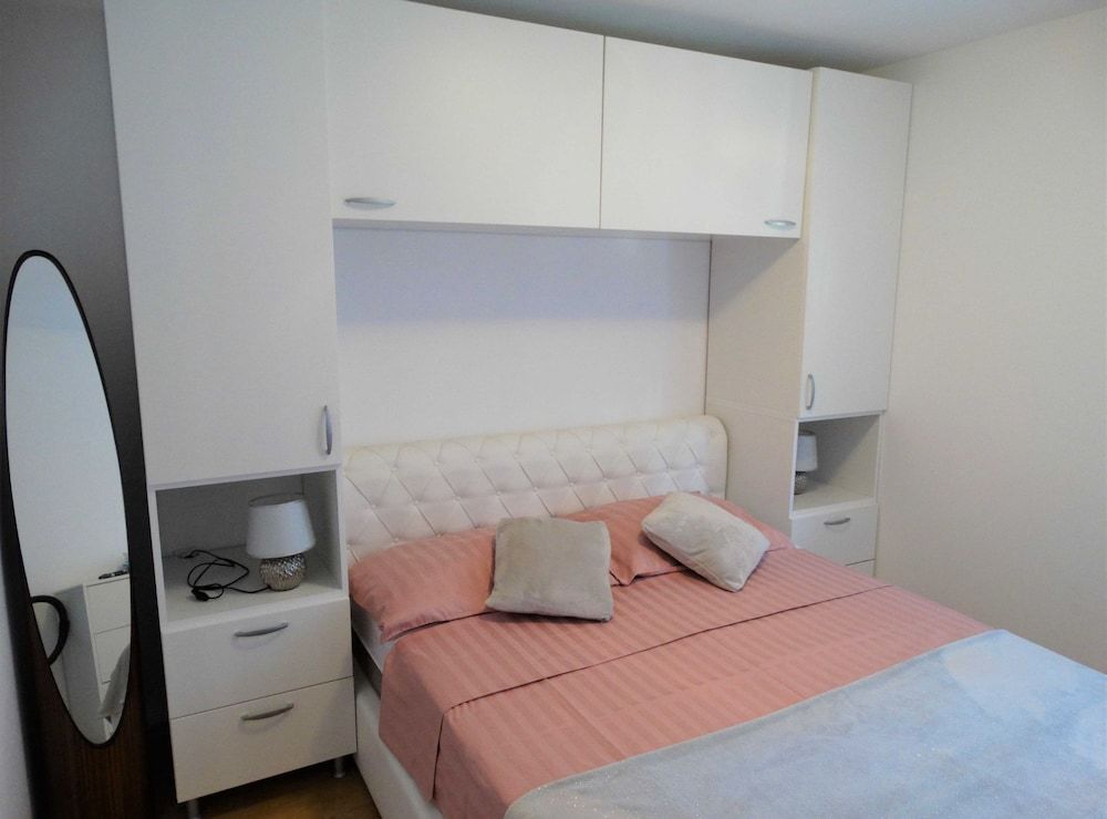 Apartment (Two Bedroom Apartment with Balcony an)