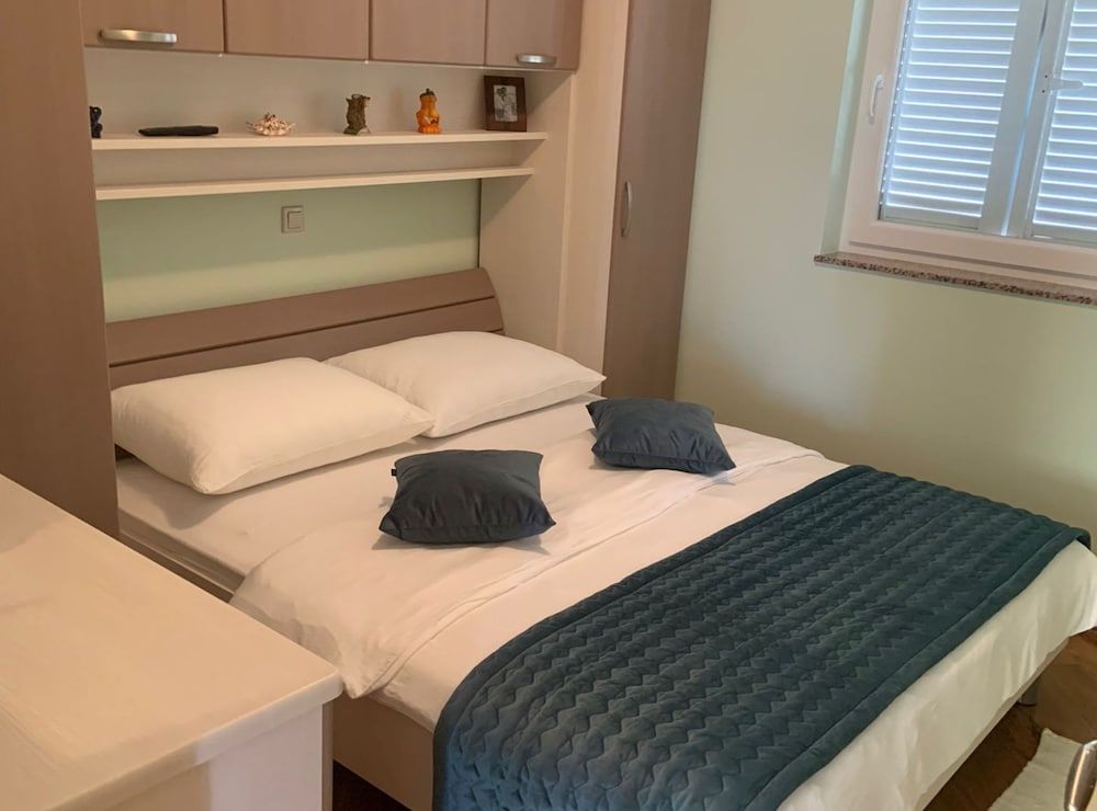 Apartment (One Bedroom Apartment with Balcony)