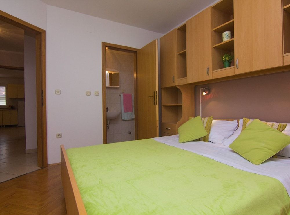 Apartment (Two Bedroom Apartment with Terrace)