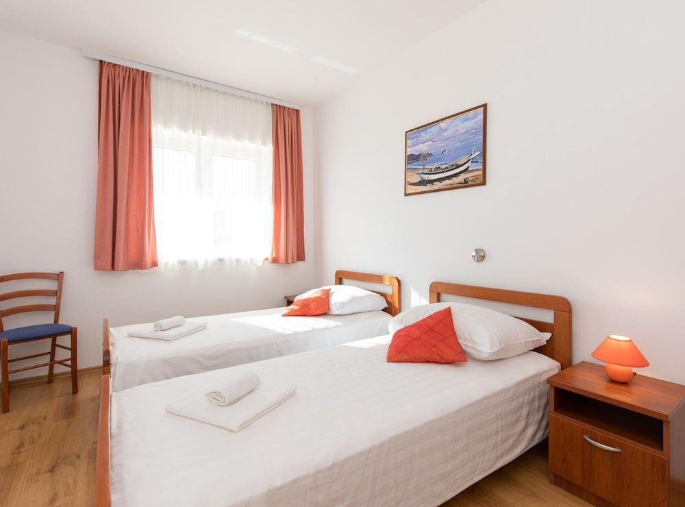 Apartment (Two Bedroom Apartment with Balcony an)
